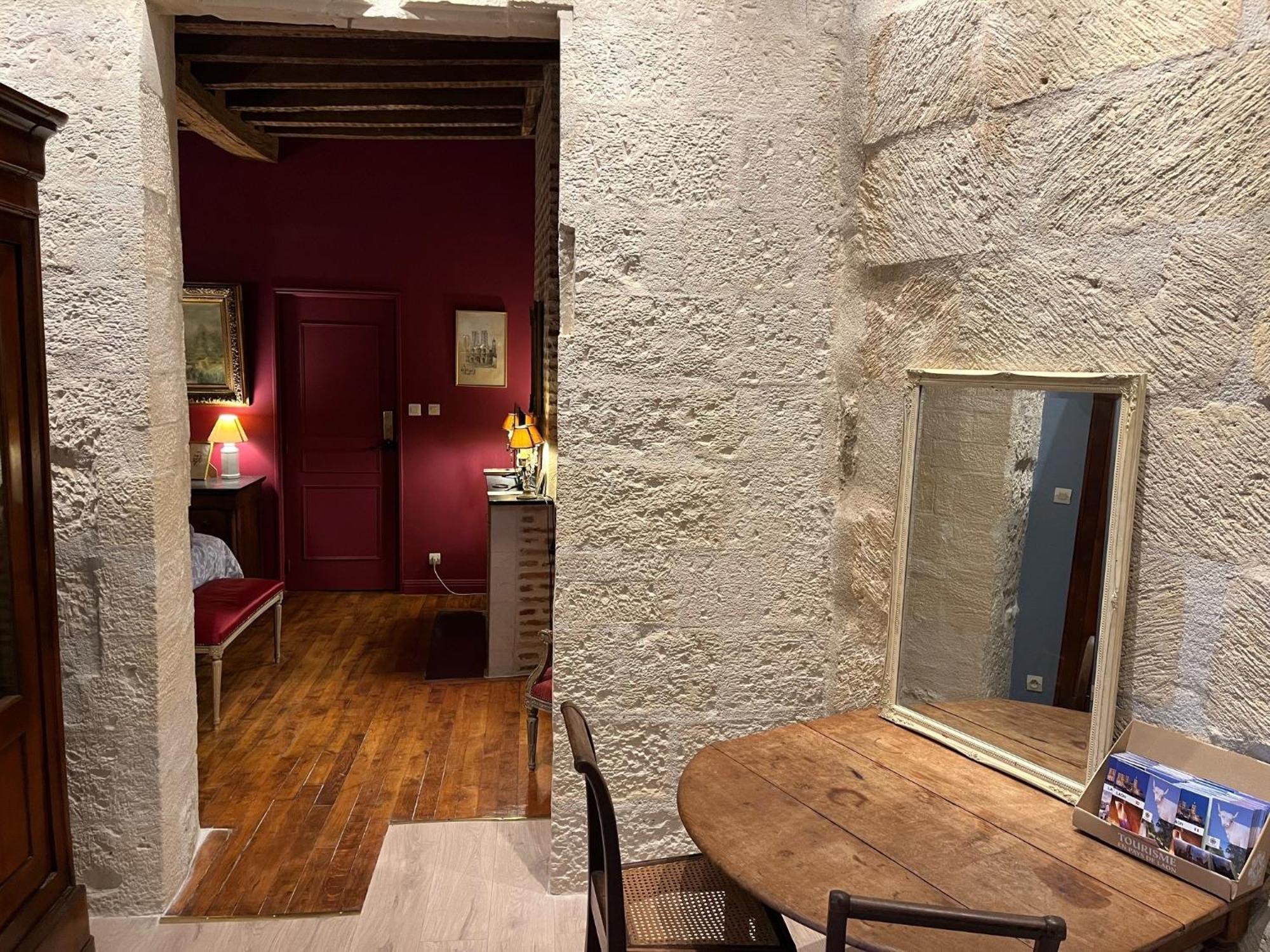 Le Refuge Des Cordeliers Apartment Laon Room photo