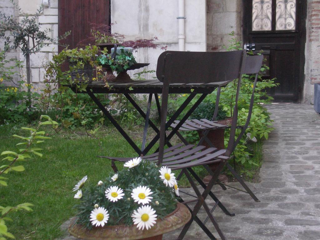 Le Refuge Des Cordeliers Apartment Laon Exterior photo